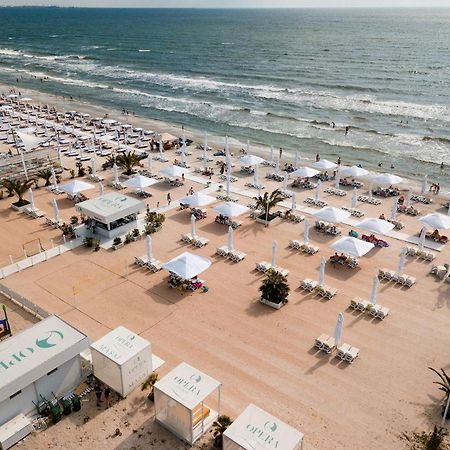 Romeo'S Beachfront Apartment By Loft, Hotel Opera And White Tower Mamaia Exterior photo
